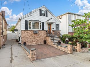 7321 69th Ave, Middle Village, NY 11379
