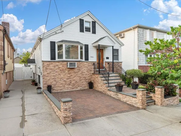 73-21 69th Avenue, Middle Village, NY 11379