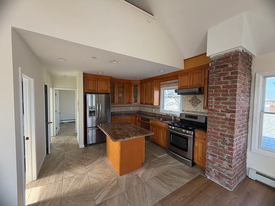 39 Indiana Ave #2