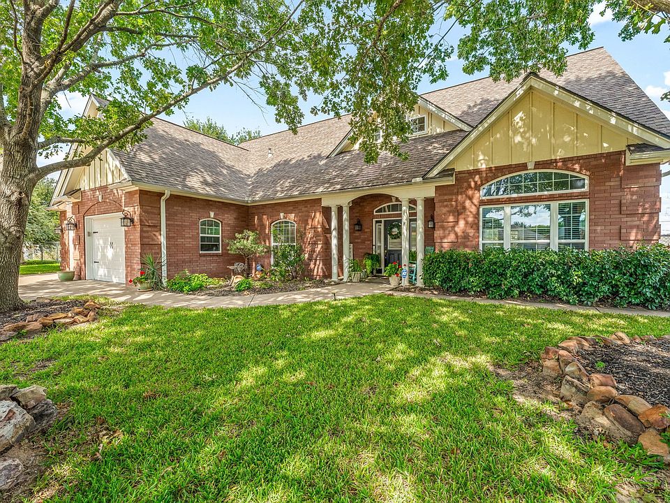 1st image of 1517 Oakwood Dr