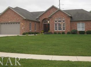 3 Smokey Ct, Bloomington, IL