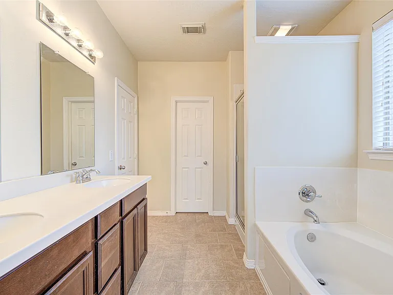 5007 Jade Cove Ct — Photo 25
