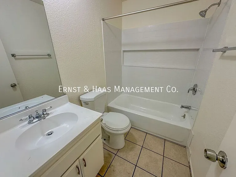 1080 Saint Louis Ave #204 — Photo 13