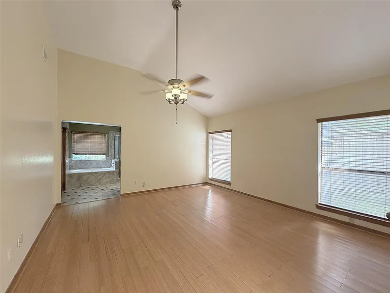 13103 Waldemere Dr — Photo 17