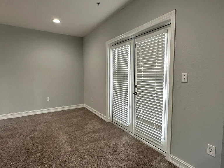 3720 Messina Dr — Photo 52