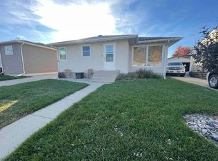 9 20th St NW #1, Minot, ND 58703