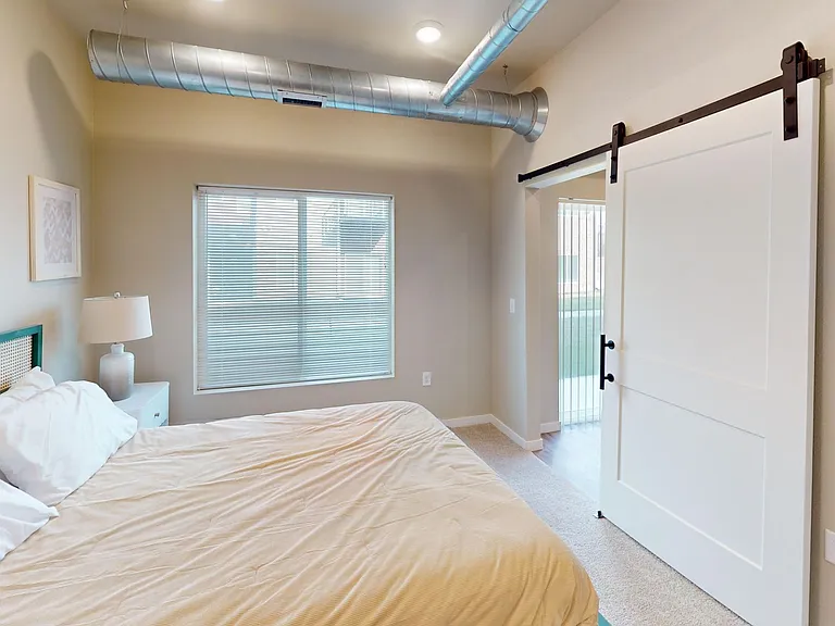 10Bedrock Apartments — Photo 33
