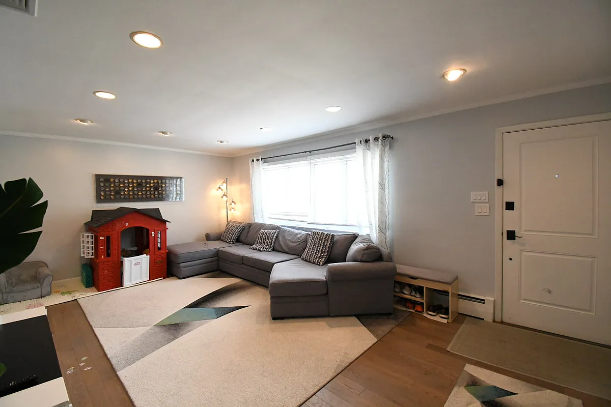Building Photo - 590 Carpenter Pl #1