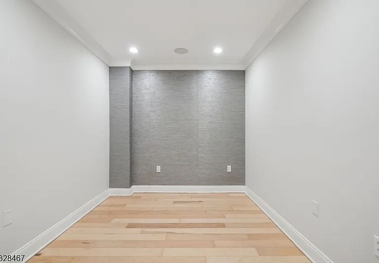 48 S Park St #215 — Photo 4