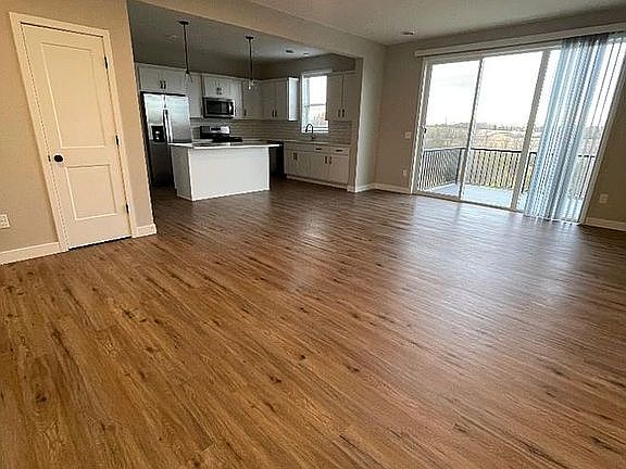 3rd image of 400 N 12th Ave