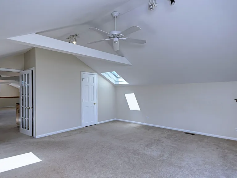 3748 N Clifton Ave — Photo 25