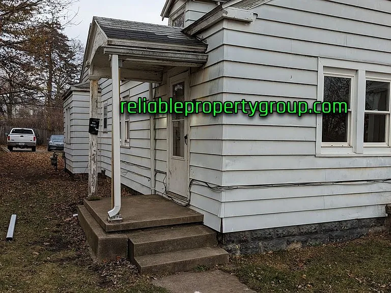 610-612 W 3rd St — Photo 1