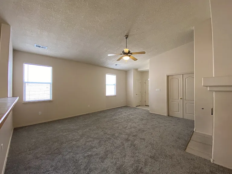 1613 Veridian Dr SE — Photo 4