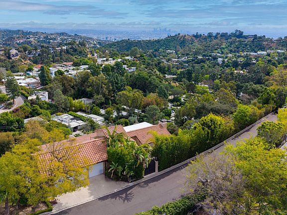 3rd image of 2480 Briarcrest Rd