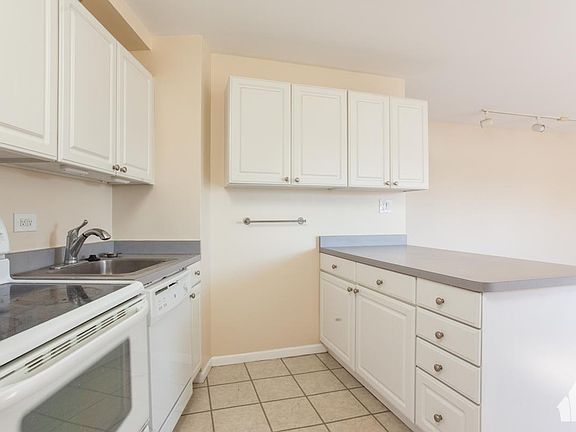 3rd image of 3410 N Lake Shore Dr #10L