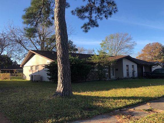 3rd image of 7919 Larkspur Dr