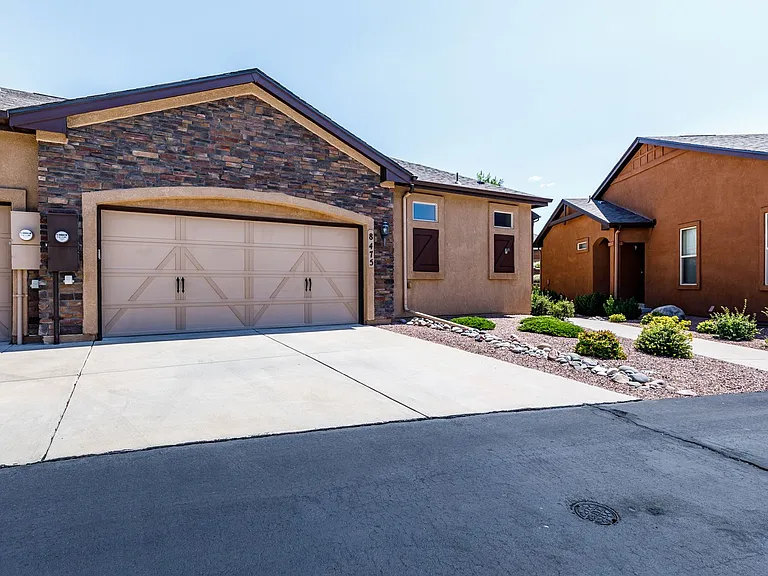 8475 Glen Carriage Grv — Photo 2