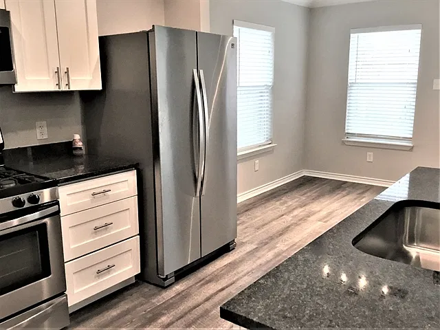 4 bed, 2.0 bath, 1904 sqft, $2,280 — Photo 3