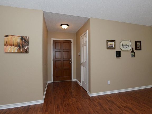 3rd image of 918 Lightstone Dr
