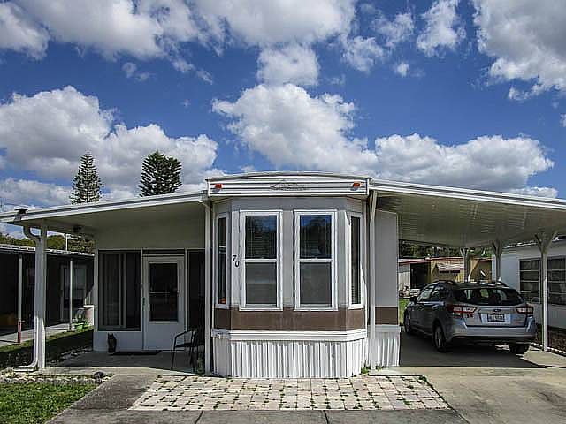 1st image of 70 Willow Dr