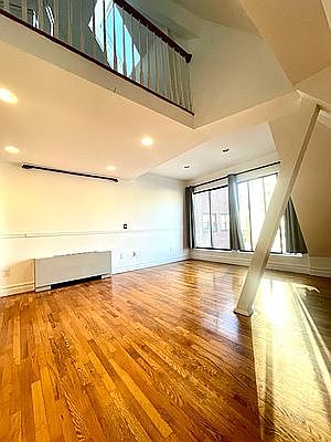 4th image of 205 E 16th St APT 6E