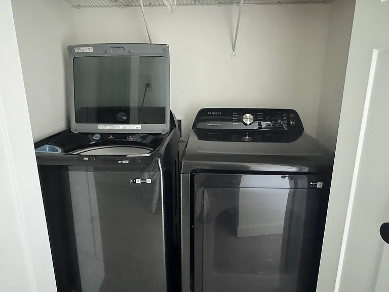 Washer & dryer included