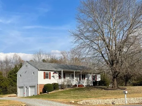 107 Elkridge Dr, Forest, VA 24551