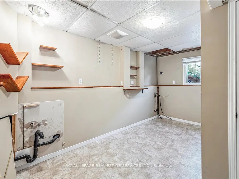 82 Whitlaw Way — Photo 29