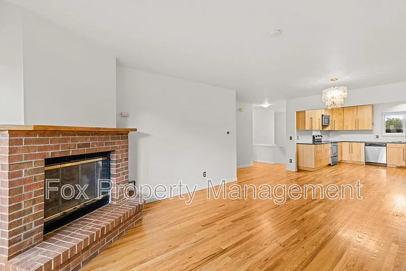 3 bed, 2.0 bath, 1500 sqft, $3,295 — Photo 4