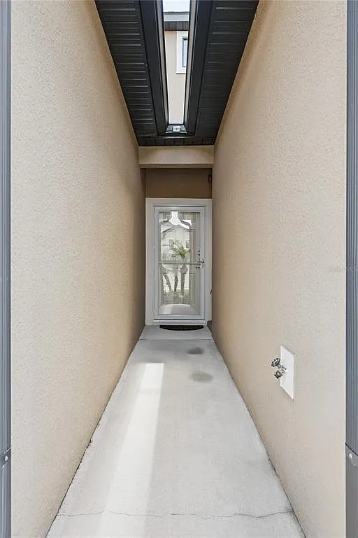 3 bed, 2.5 bath, 1674 sqft, $2,000 — Photo 3