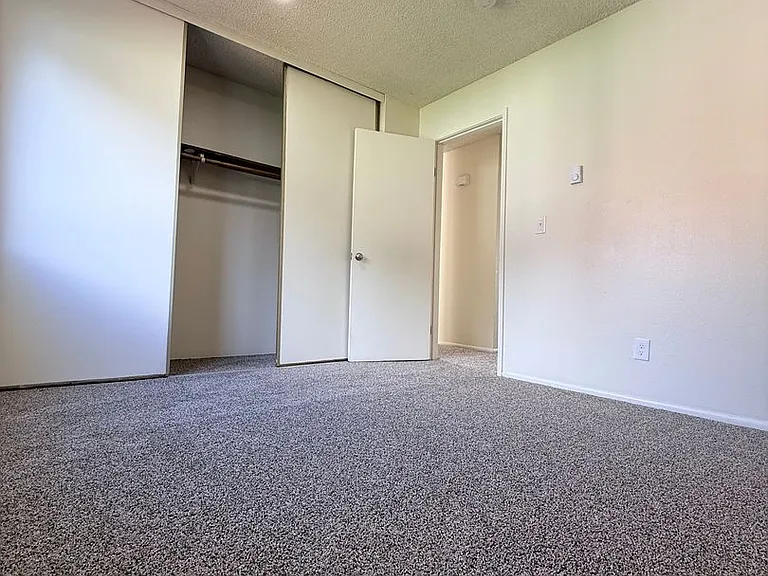 Sunnyside Village Apartments — Photo 47