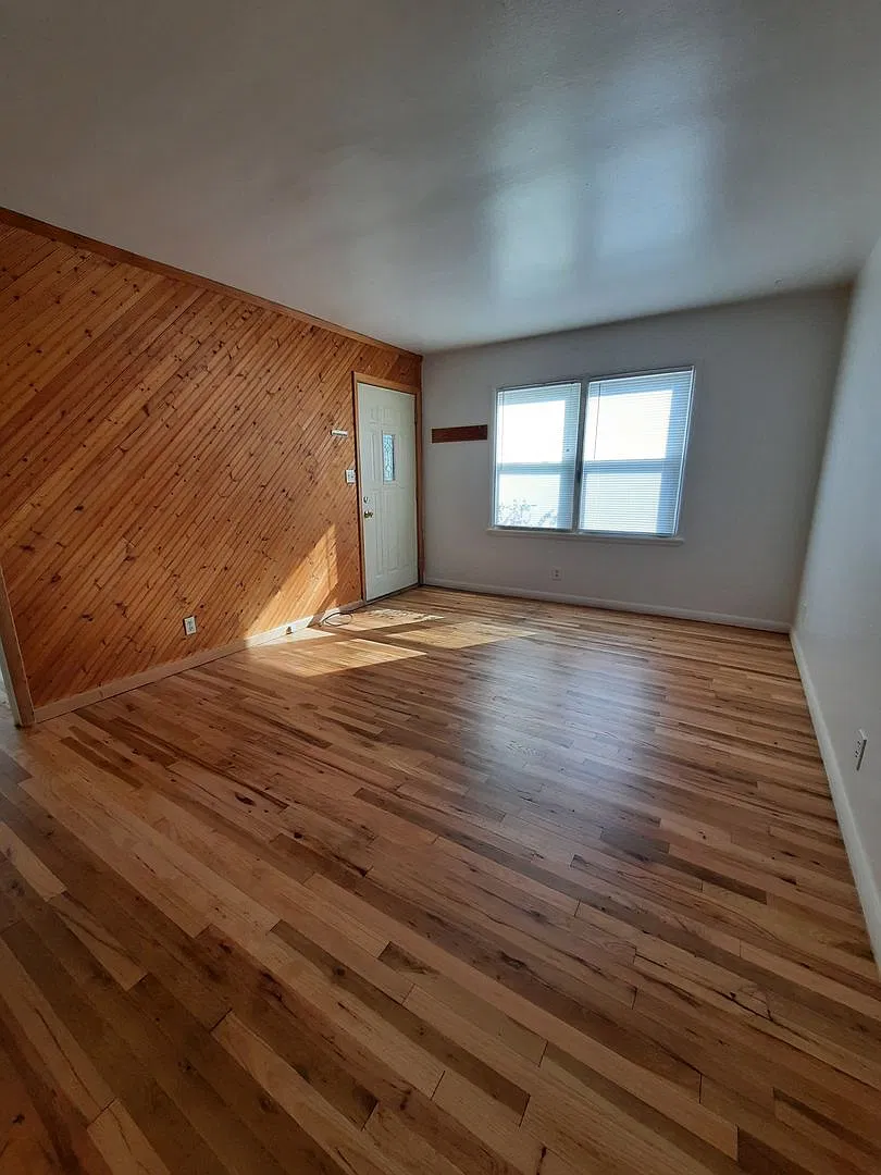 2 Bed | 1 Bath | Duplex | West — Photo 3