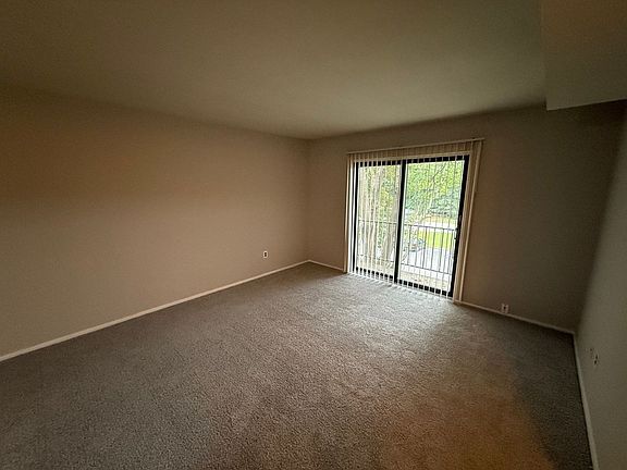 4th image of 326 Saybrook Ln #B