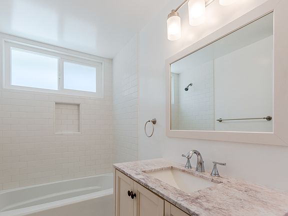 3rd image of 510 Flora Vista Dr