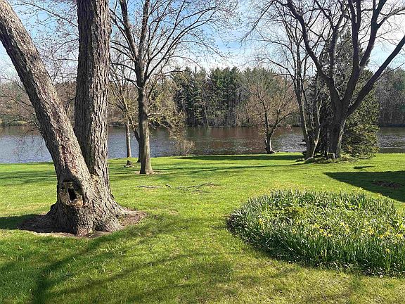 5th image of 521 Rockview Ct