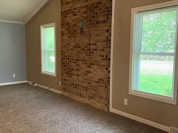 3rd image of 1275 Eastside Ln
