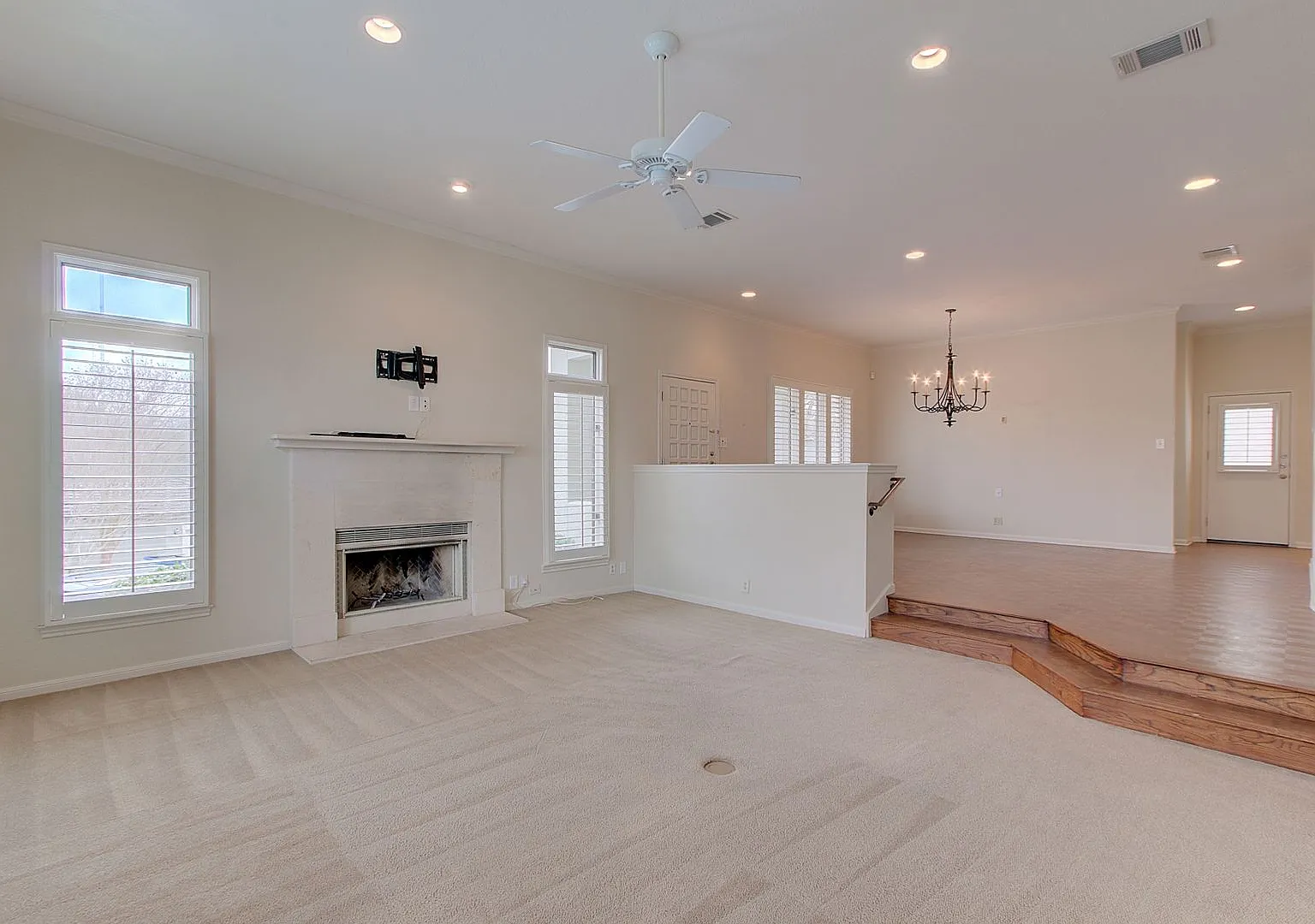 Rare 3 BR / 2.5 BA / 2 Car Garage Westlake Condo 14th Fairway (Austin Country Club) (Eanes ISD) — Photo 3