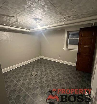 3rd image of 4515 Magoun Ave