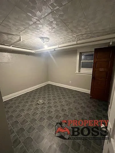 4515 Magoun Ave — Photo 3