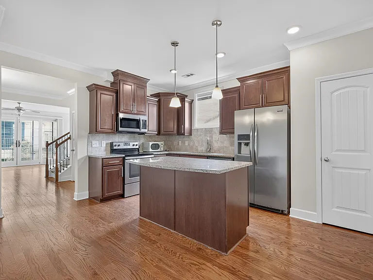 2116D Acklen Ave — Photo 9