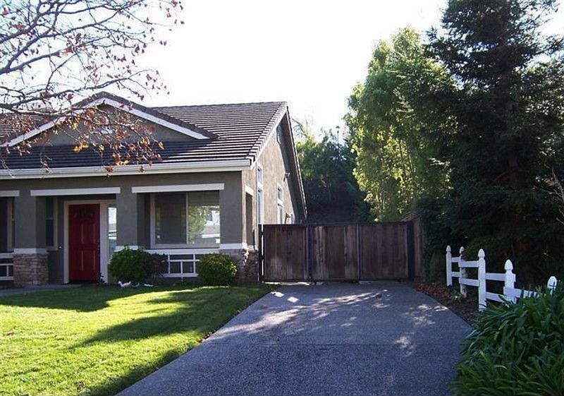 2nd image of 484 McCall Dr