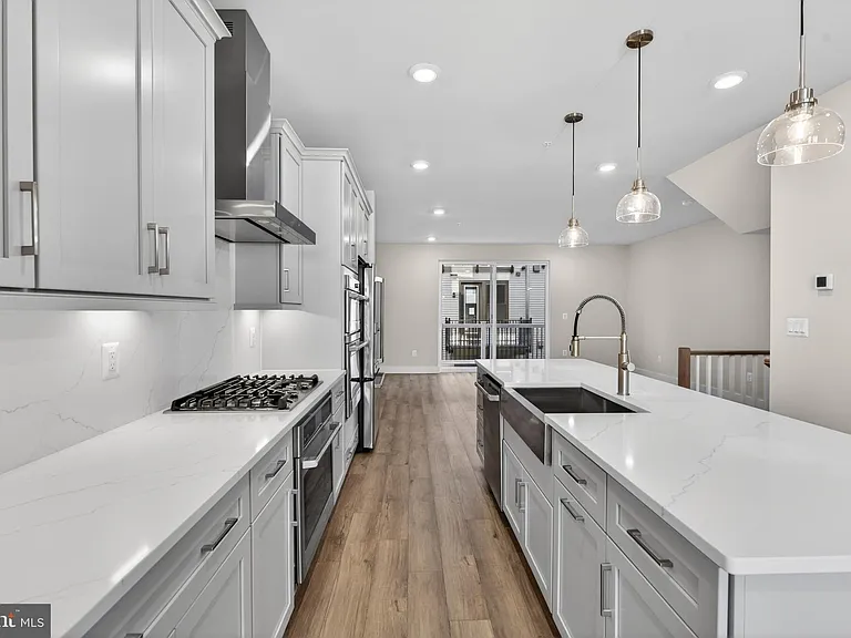 2507 Light St — Photo 8