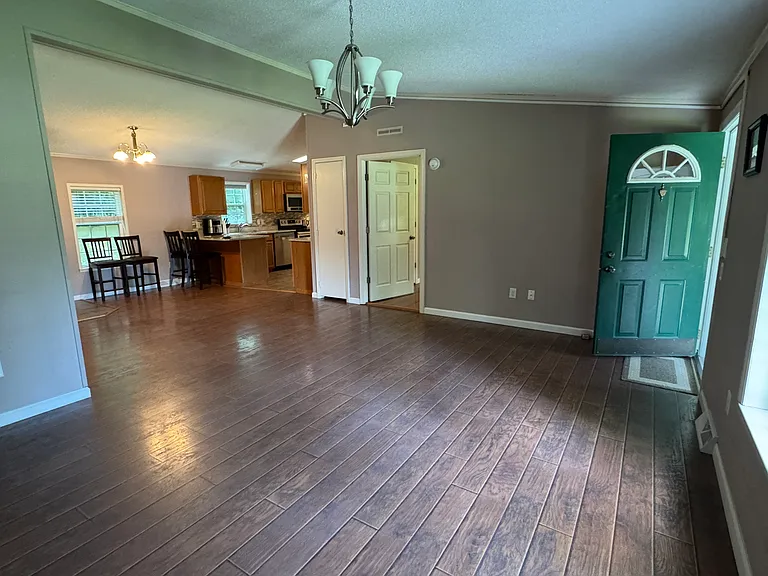 121 Taft Rd — Photo 3