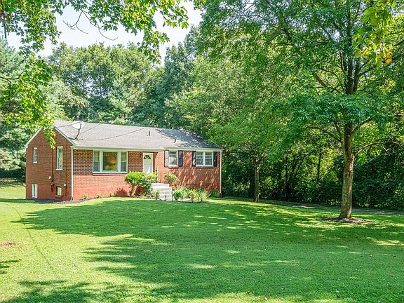 4th image of 613 Bel Air Dr
