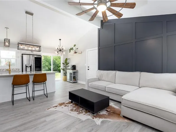 7005 NW 74th St, Kansas City, MO 64152