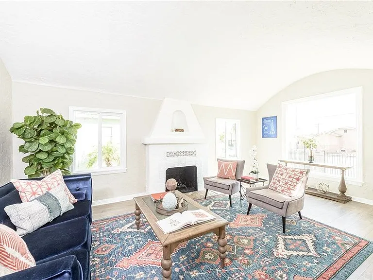 7727 S Normandie Ave — Photo 1