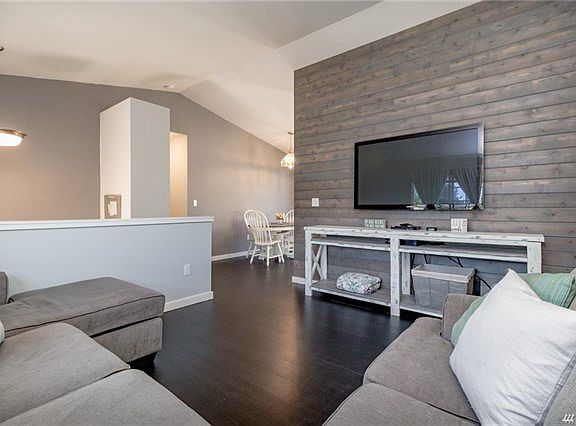 4th image of 6007 50th St NE