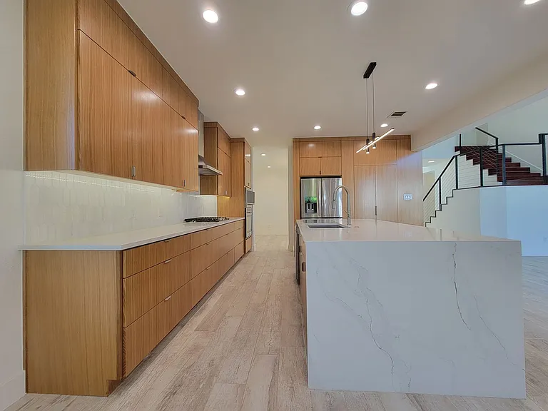 405 Darkwoods Dr — Photo 8