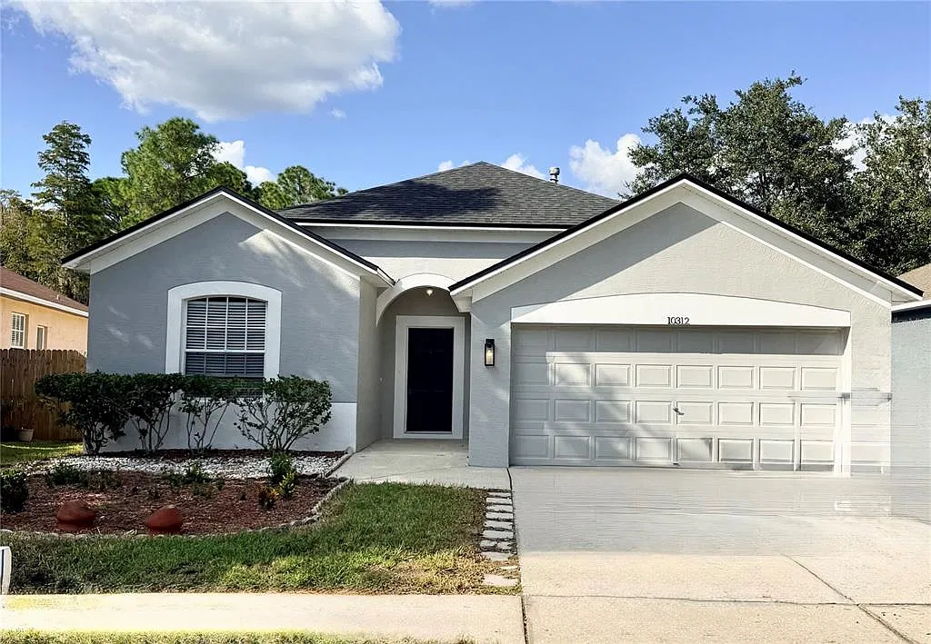 3 bed, 2.0 bath, 1309 sqft, $2,350 — Photo 1