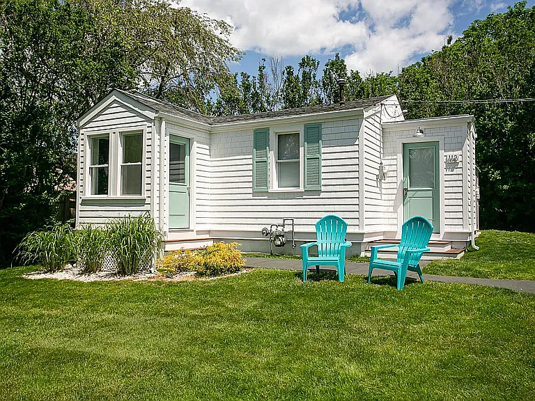 113 Aquidneck Ave